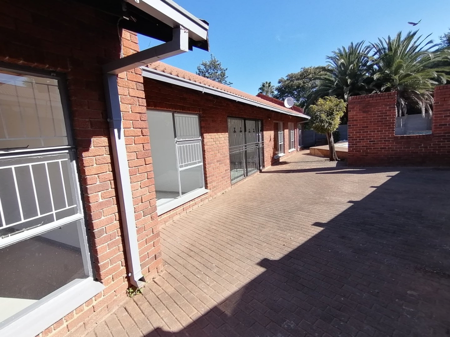 To Let 4 Bedroom Property for Rent in Heuwelsig Free State